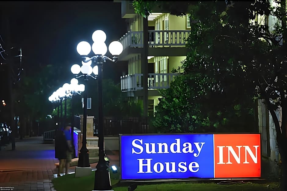 Sunday House Inn and Suites