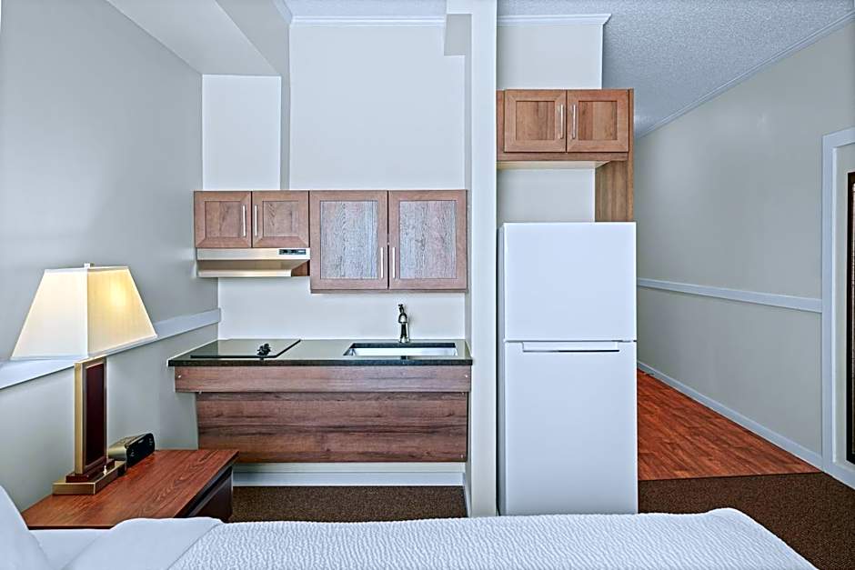 Days Inn by Wyndham Lamont