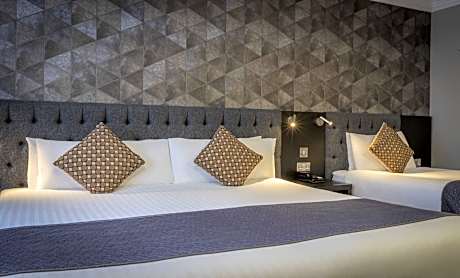 Triple Room (1 Double Bed and 1 Twin Bed)