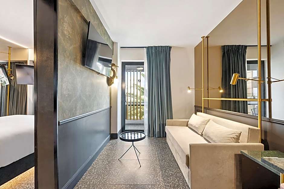 Skylark, Aluma Hotel & Resort