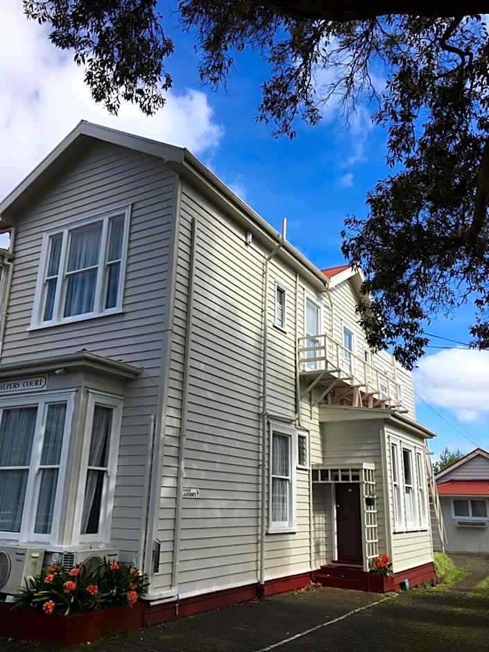 Alpers Lodge & Conference Centre