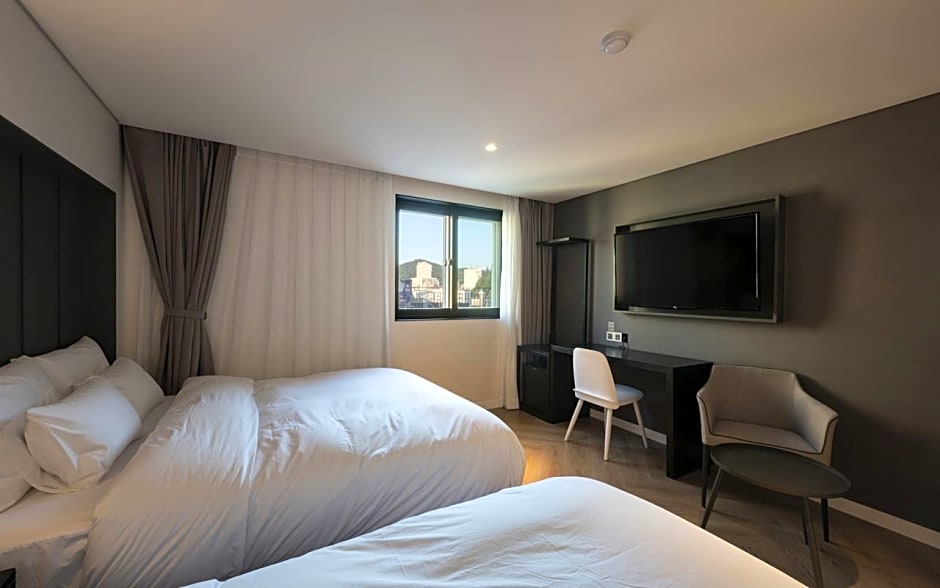 Tongyeong Hangnam Brown Dot