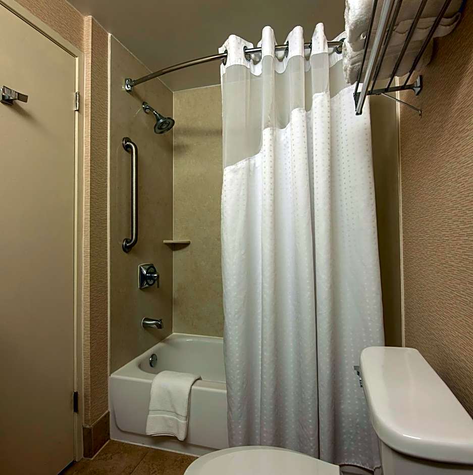 Holiday Inn Express & Suites Laurel Lakes By IHG
