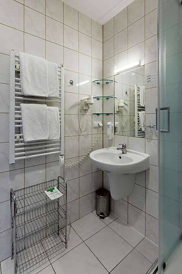 HOTEL ŁABĘDY i Hostel Łabędy