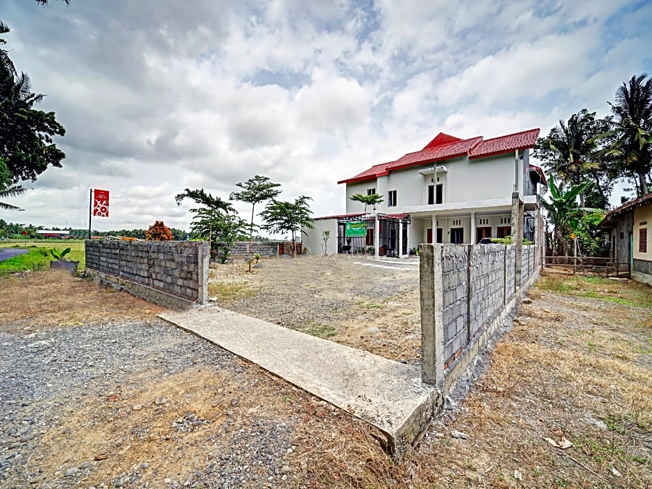 RedDoorz at Omah Candi Sari near Airport YIA