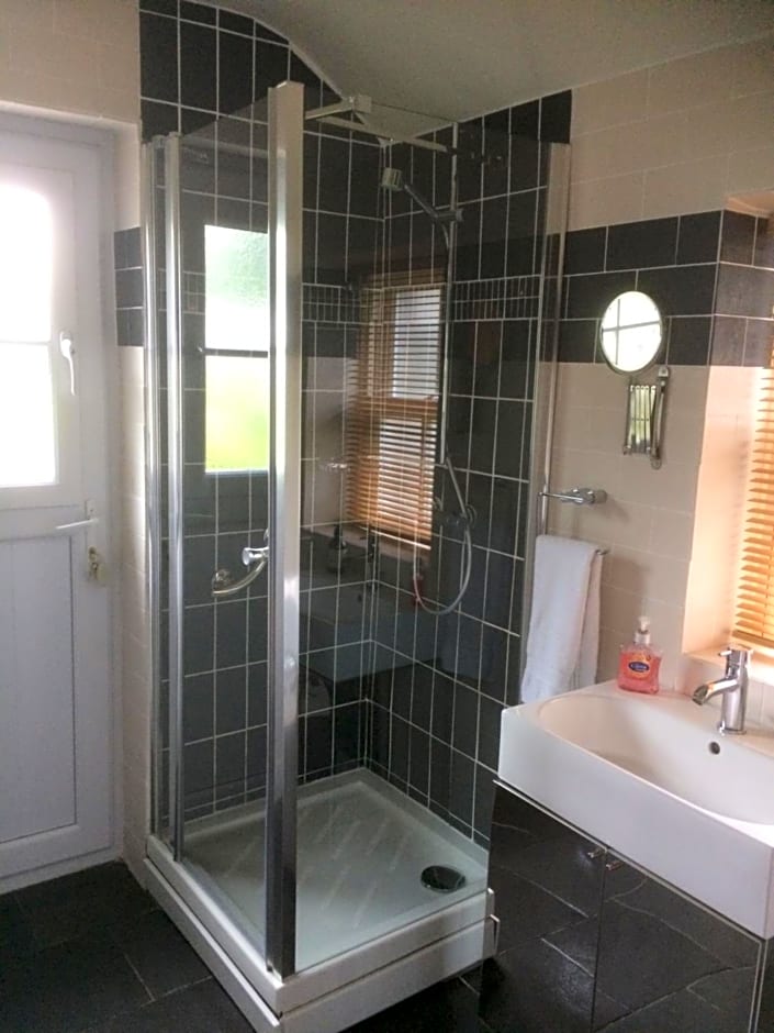 Garth Engan Private Self Contained B&B with Garden Area