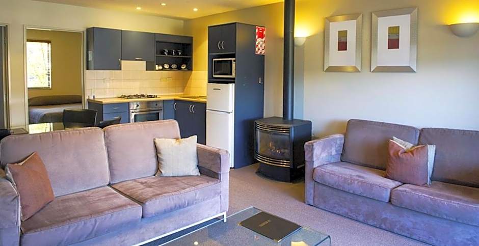 The Moorings Motel and Apartments