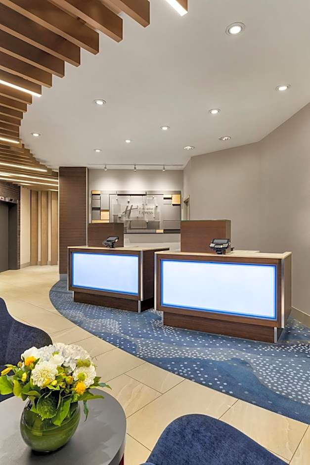 Holiday Inn Express Vancouver-Metrotown (Burnaby) By IHG