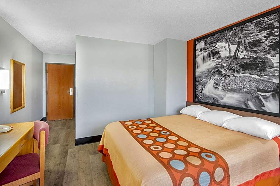 Super 8 by Wyndham Waynesburg