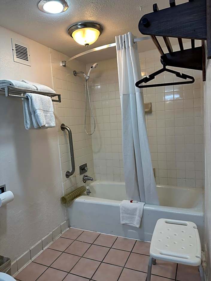 Howard Johnson by Wyndham Gallup