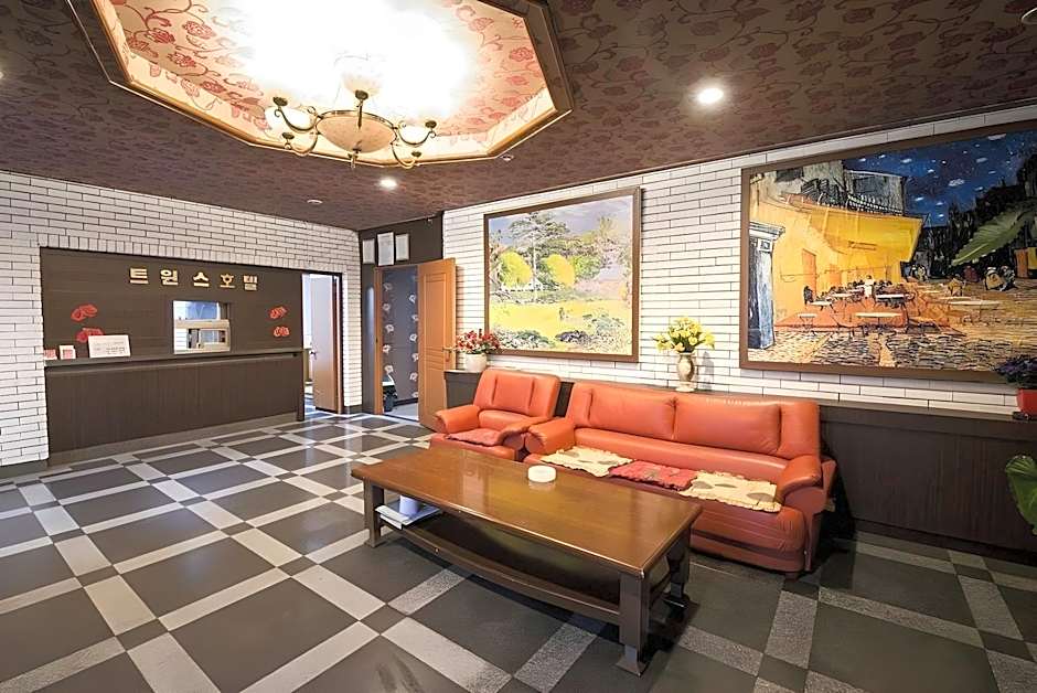 Twins Hotel
