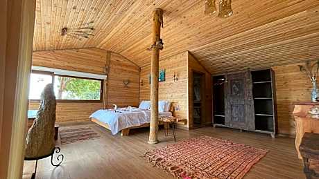 Deluxe Room with King Bed - Non-Smoking