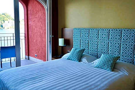 Junior Suite with Terrace and Lake View