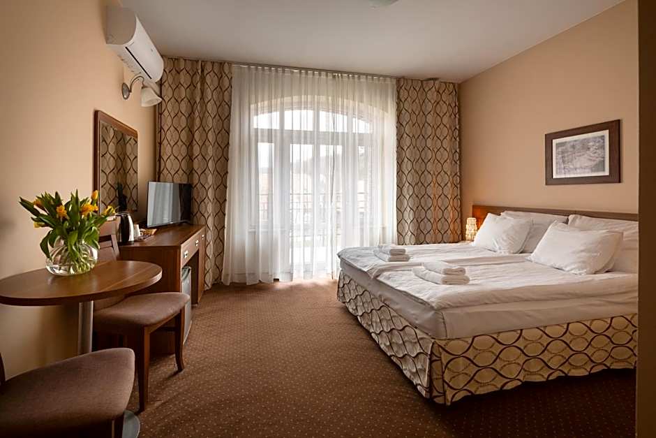 Paria Hotel