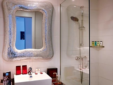 AXEL SUNSET FRONTAL VIEW 1 BEDROOM 1 PAX