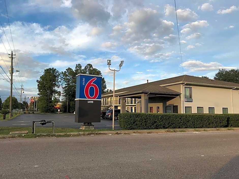 Motel 6-Macclenny, FL