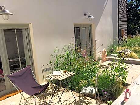 Denis & Virginie - château à pied - parking gratuit