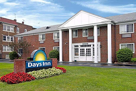 Days Inn by Wyndham Cleveland Lakewood