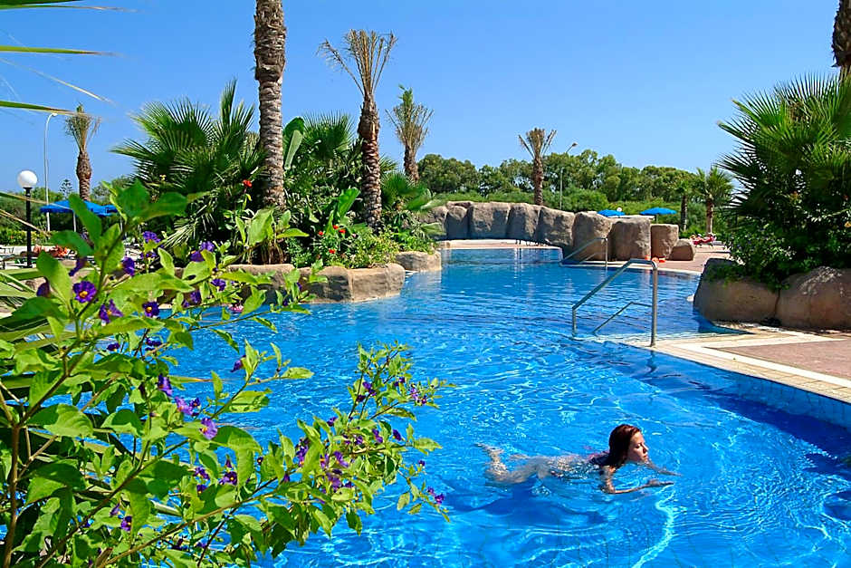 Nissiana Hotel & Bungalows