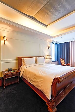 Presidential 2-Bedroom Suite