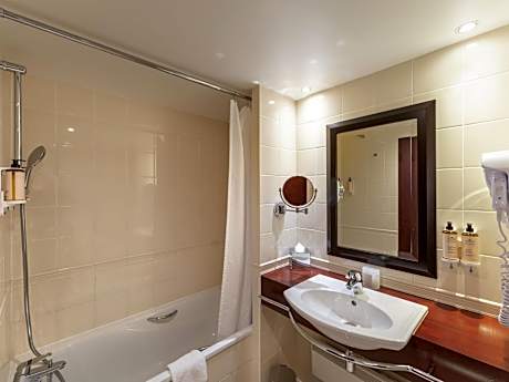 Superior Room with 1 double bed and 1 single bed