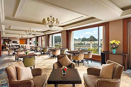 Horizon King Room Club Access