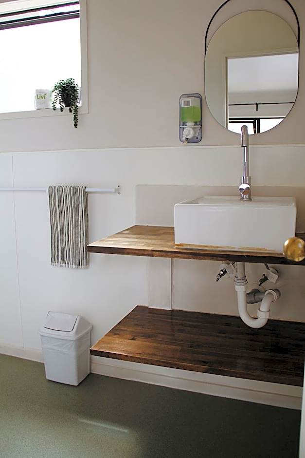 Hugo & Carters Backpackers & Motel