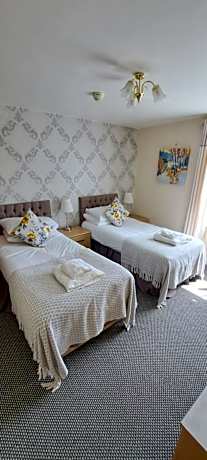 Standard Twin Room with Garden View