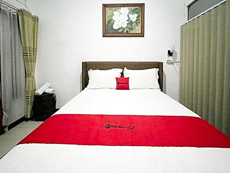 RedDoorz Near Alun Alun Kota Wisata Batu