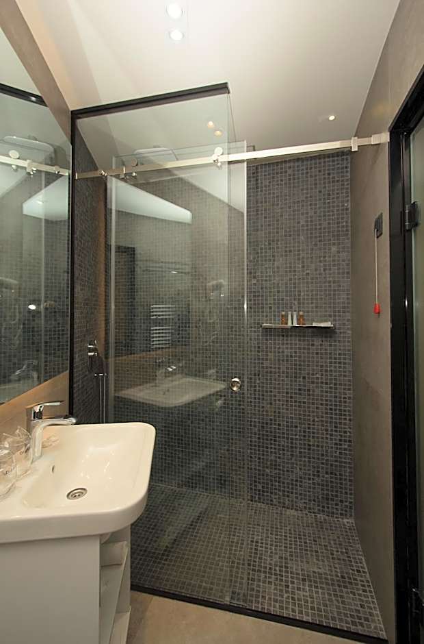 BOUTIQUE 25h by Eva stay 018