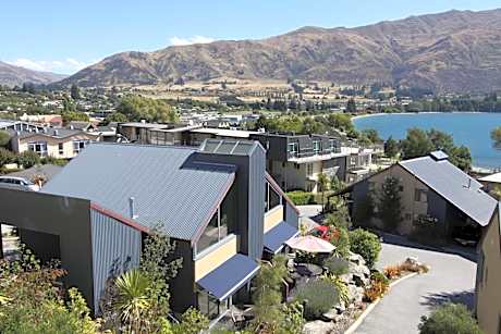 The Moorings Motel and Apartments