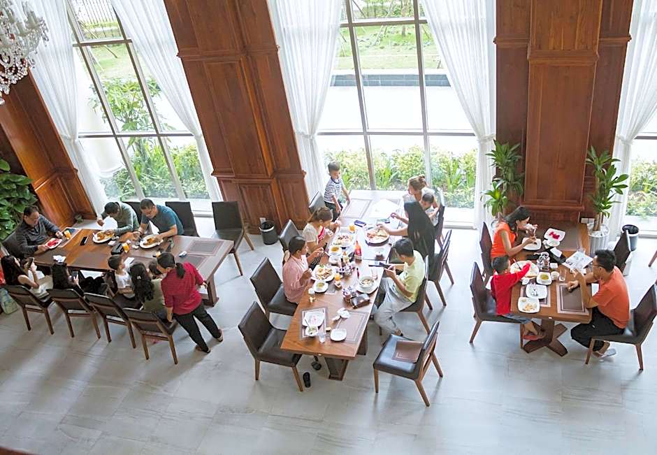 Sea Breeze Hotel & Villa