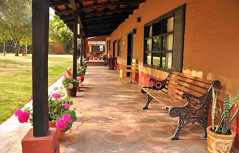 Villa Patzcuaro Garden Hotel & RV Park