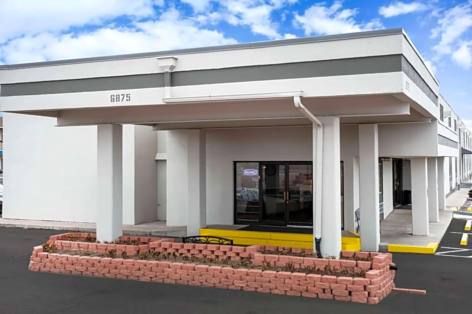 Travelodge by Wyndham Colorado Springs Airport/Peterson AFB