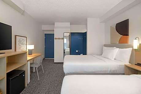 2 Double Beds