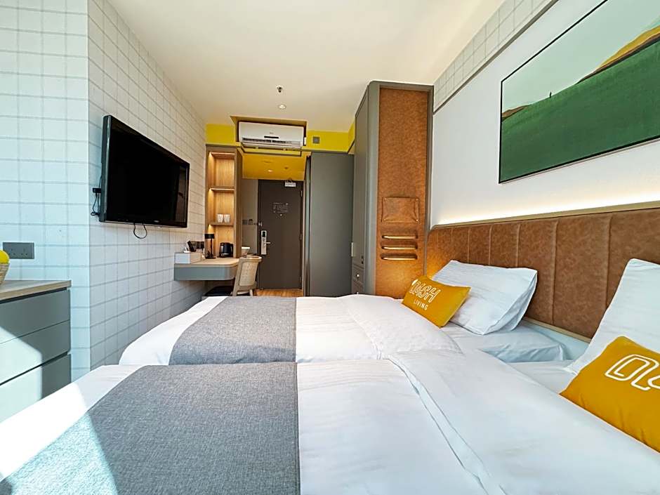 Dash Living on Hollywood