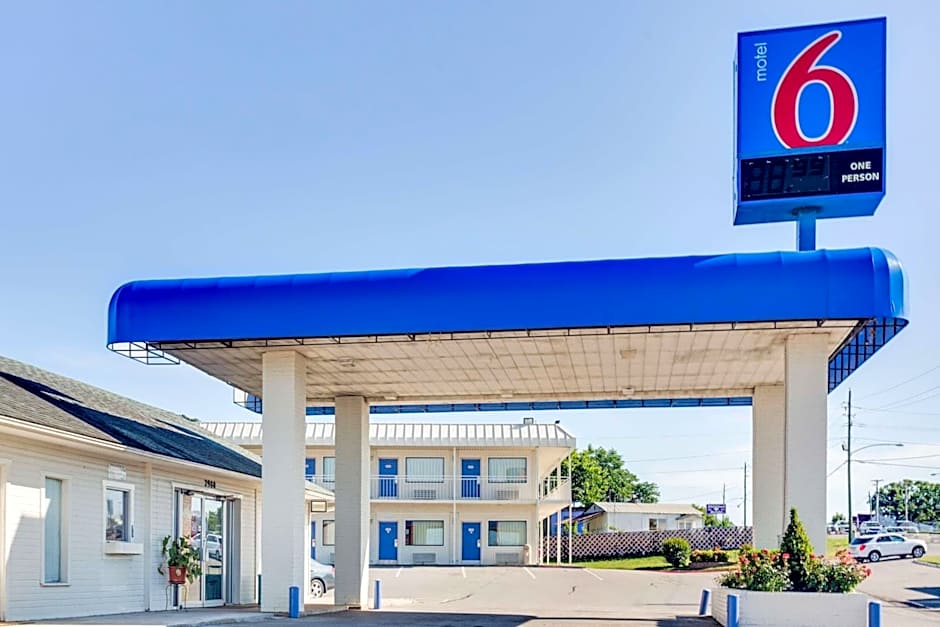Motel 6 Fayetteville, AR