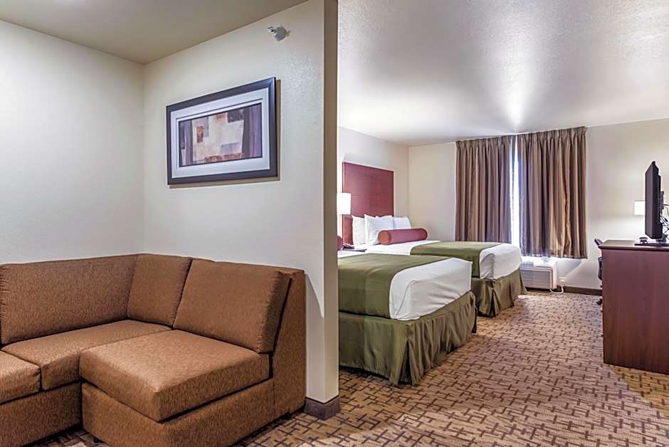 Cobblestone Hotel & Suites - Hutchinson