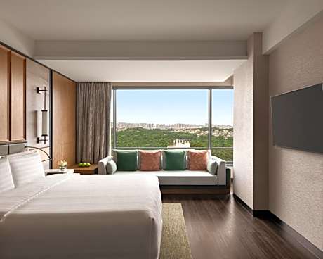 Premier River View King