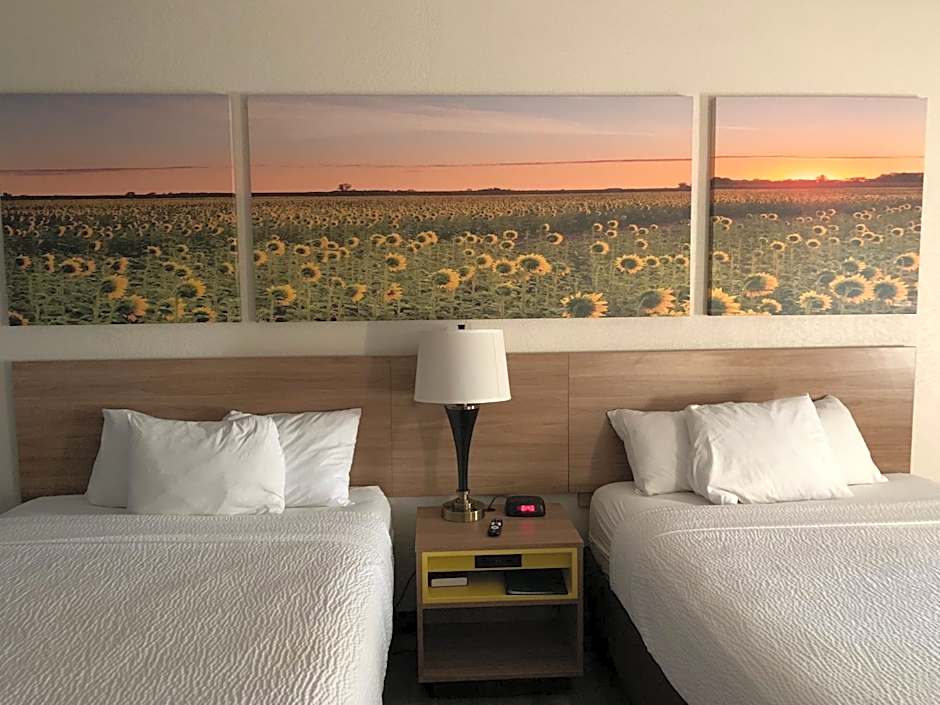 Days Inn by Wyndham Topeka