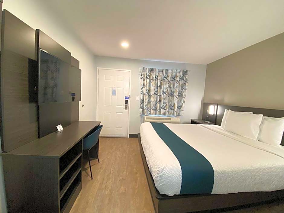 Motel 6-Bellflower, CA - Los Angeles