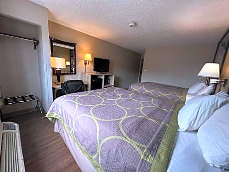 Queen Room with Two Queen Beds - Non-Smoking