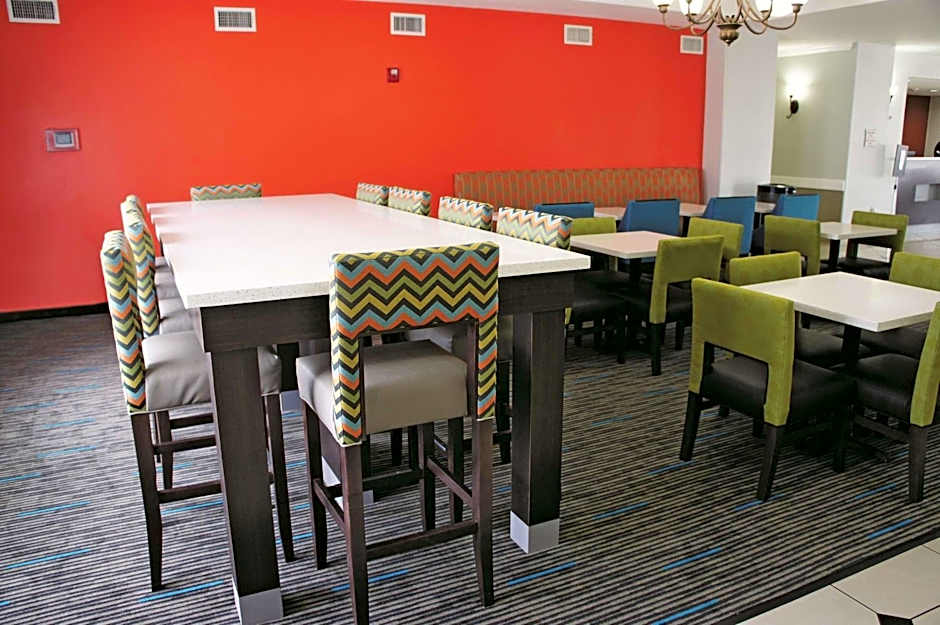 La Quinta Inn & Suites by Wyndham Orange