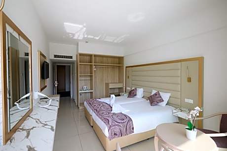 Double or Twin Room with Side Sea View (2 Adults + 1 Child)