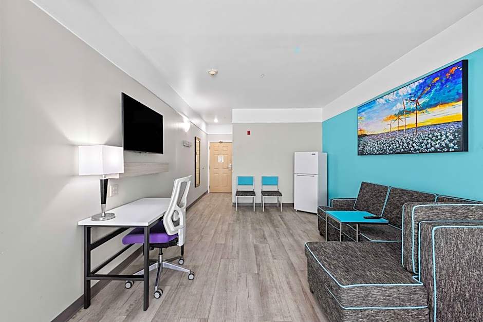La Quinta Inn & Suites by Wyndham Raymondville