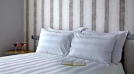 Single Interior Room Without View