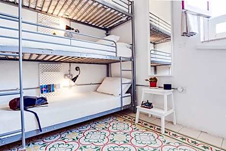 Bunk Bed in Mixed Dormitory Room