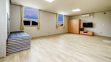 Tongyoung Sandeulhae Healling Pension