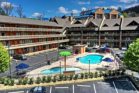 Crossroads Inn & Suites