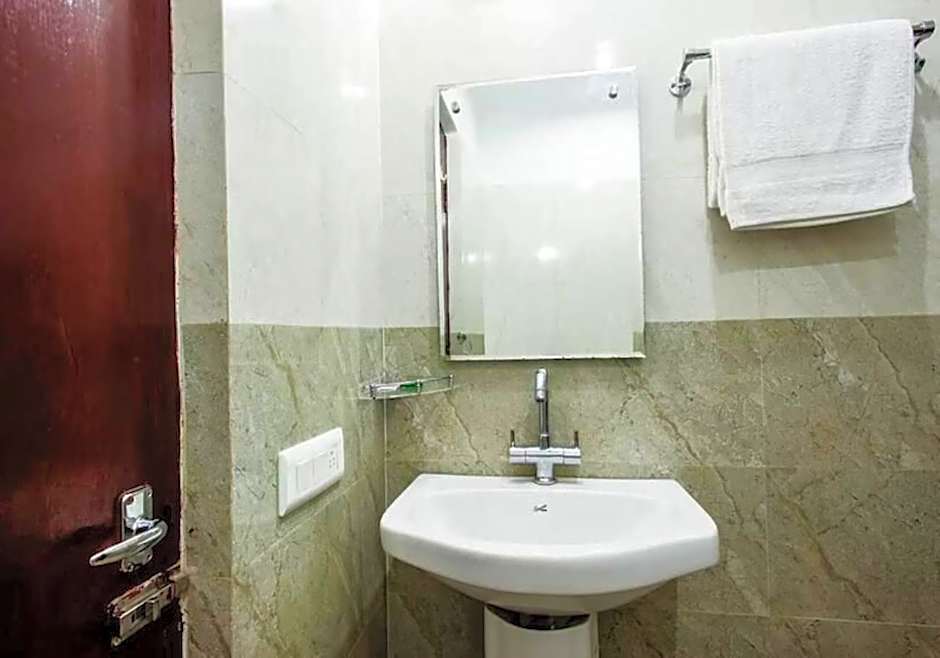 Geetanjali Hotel & Motel